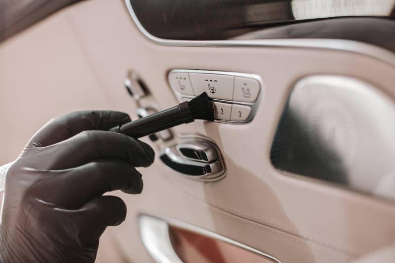 czyszsczenie-skor-autodetailing